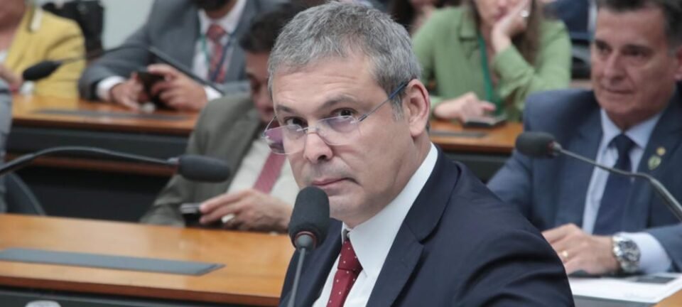 Lindbergh acusa oposição de “furto político” ao assumir relatoria de projeto antifacção 2 ocrente 1762730252