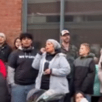 Chicago: mais de 100 cristãos transformam frente de clínica de aborto em culto de louvor 5 ocrente 1762966912