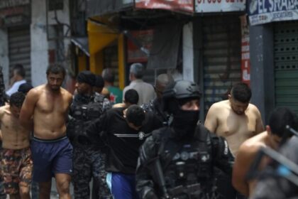 Sob forte esquema de segurança, sete chefes do Comando Vermelho deixam o RJ rumo a presídios federais 18 ocrente 1762967858