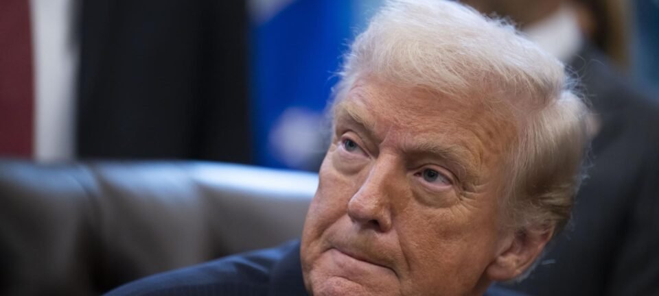 E-mails citam que Trump tinha conhecimento do esquema sexual de Epstein, afirmam democratas 2 ocrente 1762969812