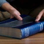 Leitura semanal da Bíblia atinge maior nível em 15 anos nos EUA, impulsionada por Millennials e Geração Z 5 ocrente 1762970526