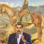 Porta-aviões dos EUA amplia tensão com Caracas e Bogotá; Congresso americano põe fim a shutdown recorde 5 ocrente 1763009239