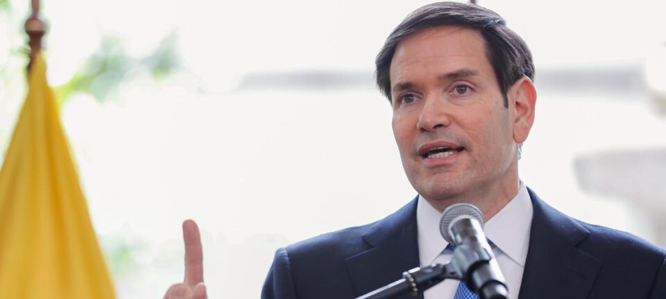 Rubio afirma que EUA têm legitimidade para ações militares contra narcotráfico e lembra que Maduro é procurado pela Justiça americana 2 ocrente 1763038001