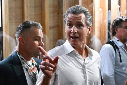 Ex-chefe de gabinete de Gavin Newsom é presa sob 23 acusações de fraude nos EUA 2 ocrente 1763057794