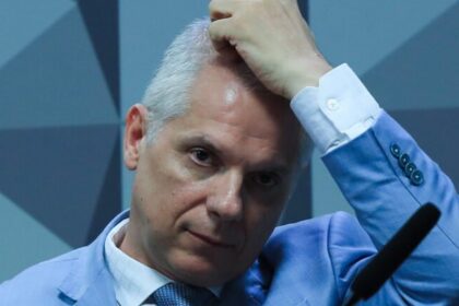 Ex-presidente do INSS teria recebido R$ 250 mil mensais para sustentar esquema de descontos, aponta PF 4 ocrente 1763075837