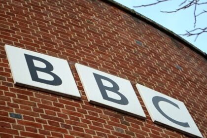BBC se desculpa a Trump por edição de discurso, mas nega pagar US$ 1 bilhão 14 ocrente 1763101890