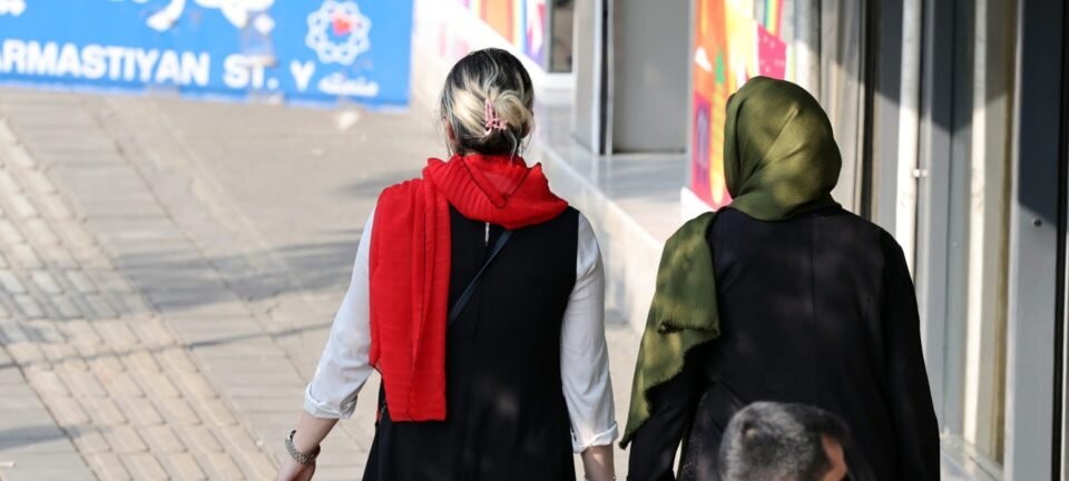 Chefe do Judiciário do Irã exige punição mais dura para quem descumprir hijab obrigatório 2 ocrente 1763234271