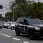 Viaturas em comboios de carros sem placa na Fórmula 1 levantam suspeitas sobre uso da polícia em serviço privado 5 ocrente 1763256720