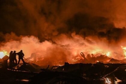 Explosão em fábrica química próximo ao Aeroporto de Ezeiza fere 15 e interrompe voos na Grande Buenos Aires 14 ocrente 1763262100