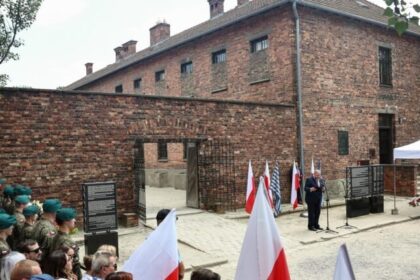 Pressão internacional faz casa alemã cancelar leilão de 600 objetos do Holocausto 14 ocrente 1763330510