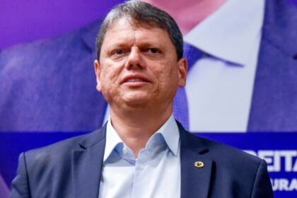Tarcísio afirma que Brasil “volta a funcionar” se houver troca de “CEO” em alusão a Lula 12 ocrente 1763332366