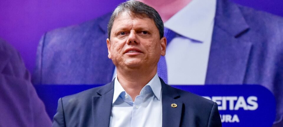 Tarcísio afirma que Brasil “volta a funcionar” se houver troca de “CEO” em alusão a Lula 2 ocrente 1763332366