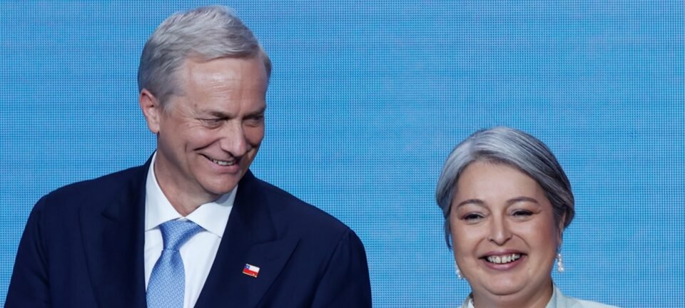 Jeannette Jara e José Antonio Kast avançam ao segundo turno da disputa presidencial chilena 2 ocrente 1763338600