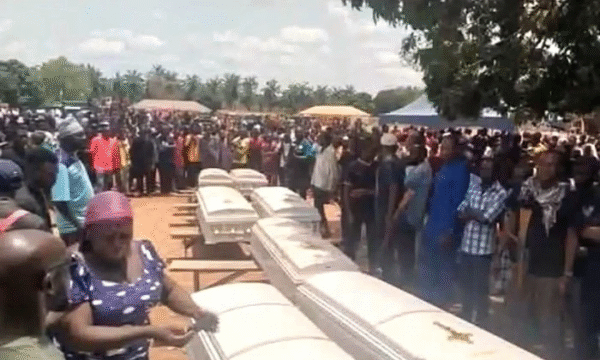Funeral de sete cristãos e novo ataque do Boko Haram evidenciam escalada de violência religiosa na Nigéria 2 ocrente 1763373726