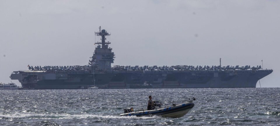 Maior porta-aviões do mundo entra no Caribe e intensifica pressão dos EUA sobre a Venezuela 2 ocrente 1763379128