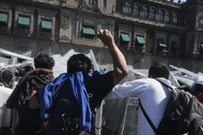 Jovens ocupam ruas do México contra violência e pedem renúncia de Claudia Sheinbaum 8 ocrente 1763442087
