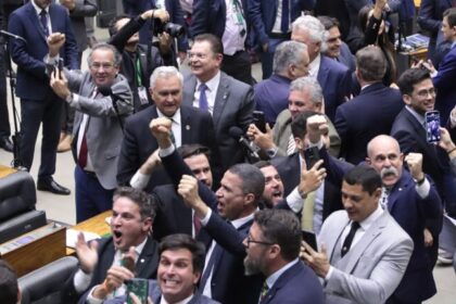 Projeto antifacção passa na Câmara por 370 a 110; confira o voto de cada deputado 10 ocrente 1763536764