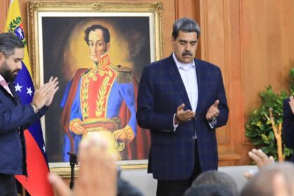 Sob pressão dos EUA, Maduro convoca líderes evangélicos e declara Miraflores “altar de Deus” 18 ocrente 1763598729