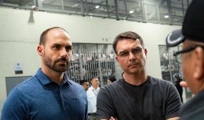 Eduardo e Flávio Bolsonaro visitam El Salvador em busca de detalhes do pacote anticrime de Bukele 10 ocrente 1763643104