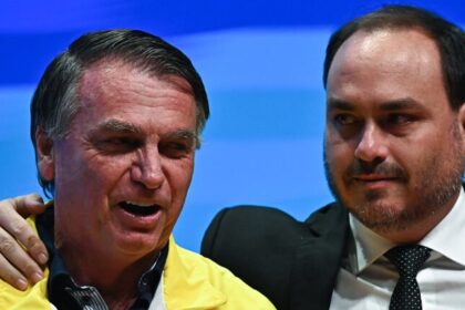Carlos Bolsonaro relata vômitos e soluços do pai e diz temer agravamento do quadro 8 ocrente 1763723189
