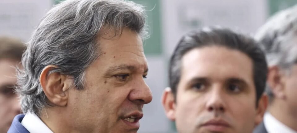 Hugo Motta acusa Fernando Haddad de “narrativa falsa” sobre projeto que endurece combate a facções 2 ocrente 1763734763