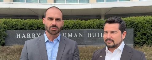 Eduardo Bolsonaro diz que corte de tarifas dos EUA é decisão interna e critica “tarifa-Moraes” de 50% 2 ocrente 1763741061