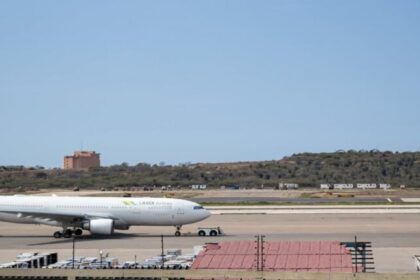 FAA adverte companhias aéreas sobre riscos de sobrevoo na região de Caracas 4 ocrente 1763763603