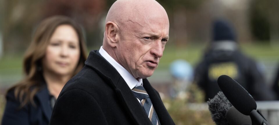 Pentágono investiga senador Mark Kelly por orientar militares a recusar ordens consideradas ilegais 2 ocrente 1764041715