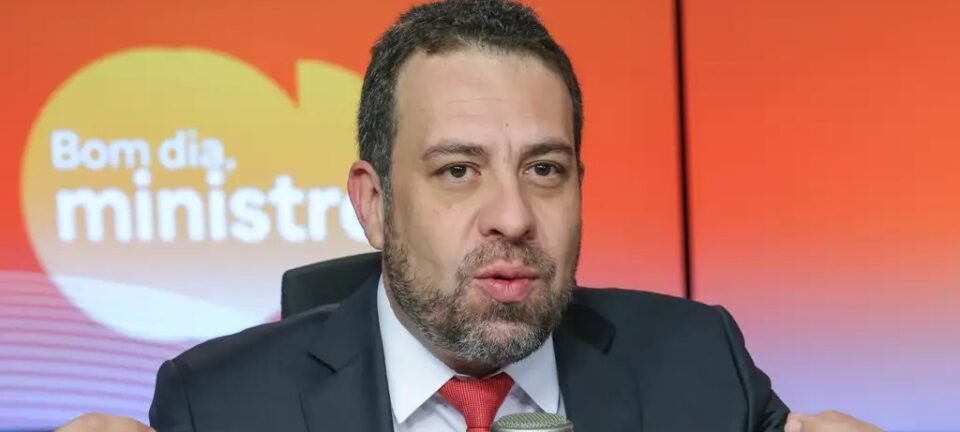 Boulos diz que prisão de Bolsonaro é consequência de seus atos: “colhe o que plantou” 2 ocrente 1764079464