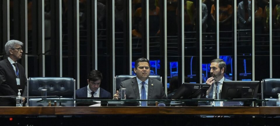 Senado aprova aposentadoria especial para agentes de saúde e impõe revés ao Planalto 2 ocrente 1764107362
