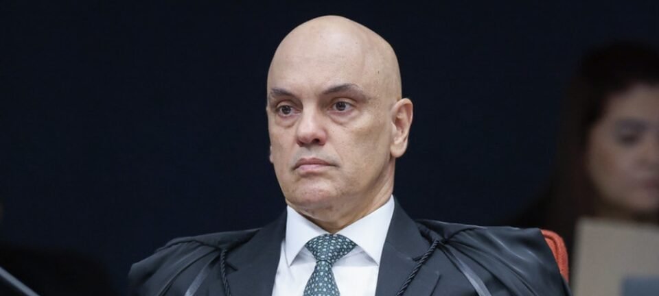 Moraes confirma início da pena de 27 anos de Bolsonaro, e Dino reforça placar no STF 2 ocrente 1764115482