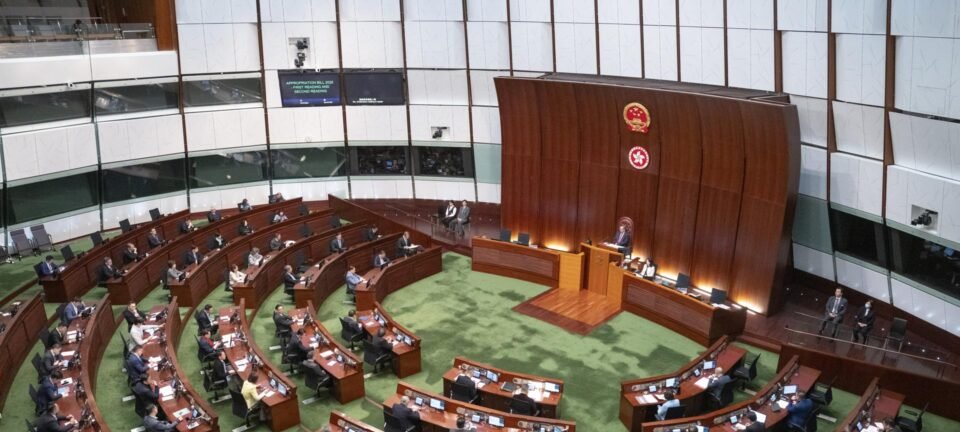 Pequim intensifica prisões e censura às vésperas da eleição legislativa controlada em Hong Kong 2 ocrente 1764117276