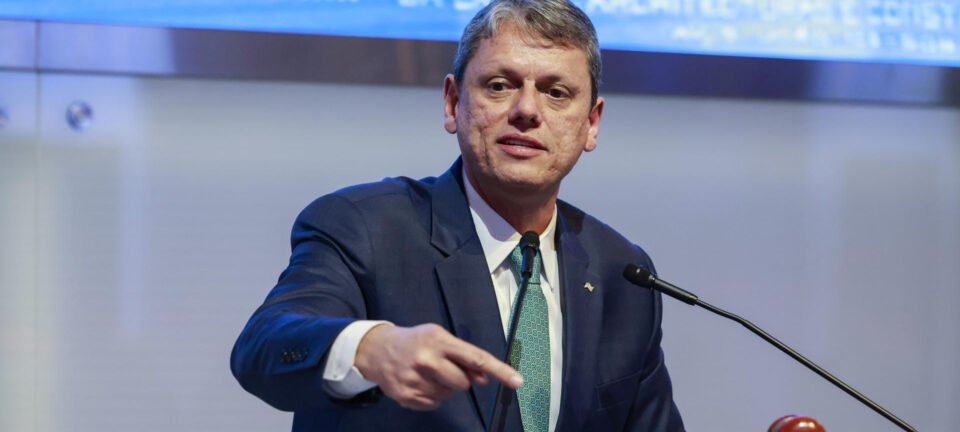 Tarcísio lamenta condenação definitiva de Bolsonaro e afirma confiar na inocência do ex-presidente 2 ocrente 1764119961