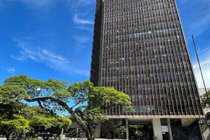 Irmão de Álvaro Uribe é condenado a 28 anos por envolvimento com grupo paramilitar na Colômbia 6 ocrente 1764129075