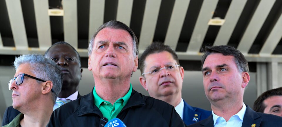 STF transforma prisão domiciliar de Jair Bolsonaro em preventiva e cita vigília convocada por Flávio como gatilho 2 ocrente 1764164061
