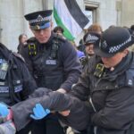 Polícia prende dezenas em manifestação pró-Palestina diante do Tribunal de Londres 4 ocrente 1764213733