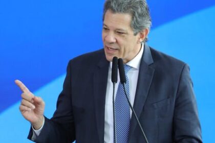 Haddad descarta privatização dos Correios e exige plano para liberar empréstimo 8 ocrente 1764250815