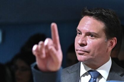 Esposa de Alexandre Ramagem relata apreensão de celular em avião por ordem de Moraes 20 ocrente 1764252288
