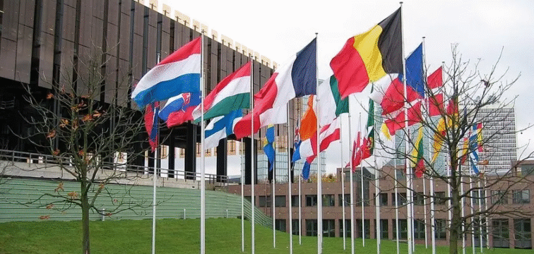 Justiça da União Europeia determina que todos os países do bloco reconheçam casamentos entre pessoas do mesmo sexo 2 ocrente 1764261265