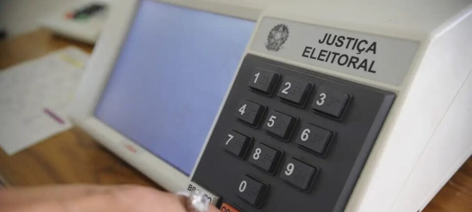 Ratinho Junior sai na frente, mas disputa pelo Senado no Paraná segue embolada, indica pesquisa 2 ocrente 1764276557