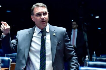 PL pressiona para votar anistia; Flávio Bolsonaro diz que tema é “única prioridade” 10 ocrente 1764282898