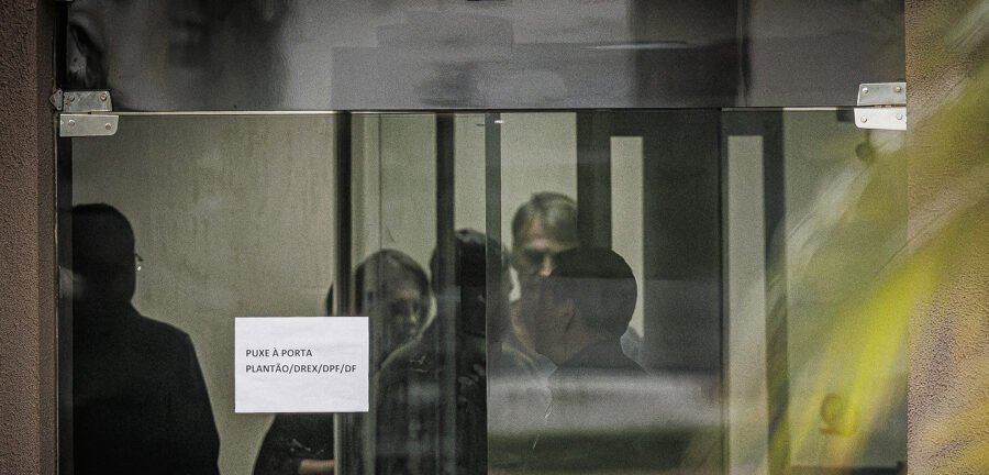 Bolsonaro completa uma semana detido na sede da PF em Brasília 2 ocrente 1764331519