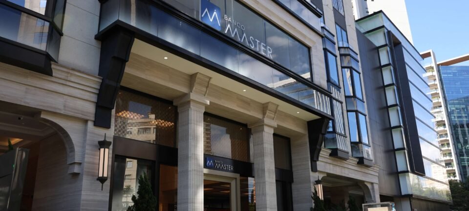 Conta do resgate ao Banco Master deve chegar aos clientes de todo o sistema financeiro 2 ocrente 1764353104