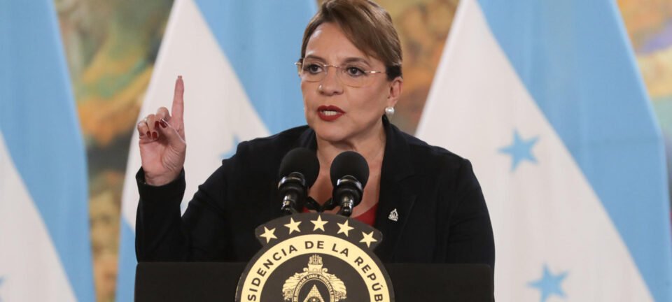 Mundo em alerta: Trump ameaça fechar céu da Venezuela e avalia cortar benefícios a imigrantes nos EUA 2 ocrente 1764476456