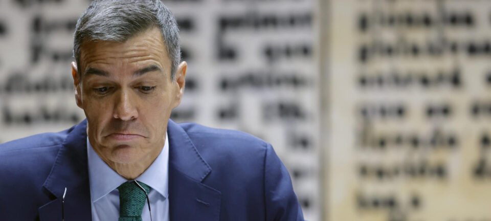 Protesto em Madri leva 80 mil às ruas contra governo Sánchez após prisão de ex-ministro 2 ocrente 1764520482