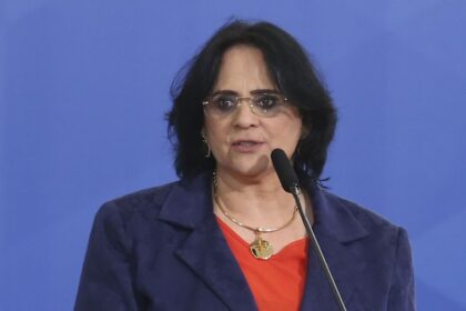 Damares Alves apresenta dois projetos para conter mudanças internas do STF e de outros tribunais 18 ocrente 1764604365