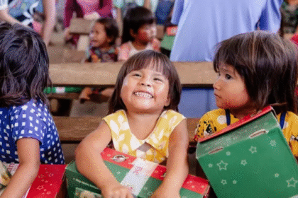 Franklin Graham planeja enviar 13 milhões de caixas de sapato com presentes a crianças em 130 países 14 ocrente 1764623061