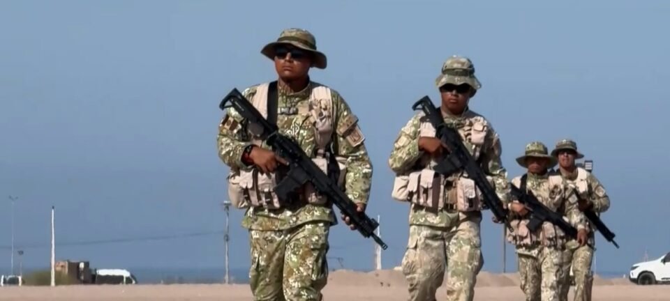 Migrantes furam barreira e entram no Peru mesmo com fronteira em estado de emergência 2 ocrente 1764623990