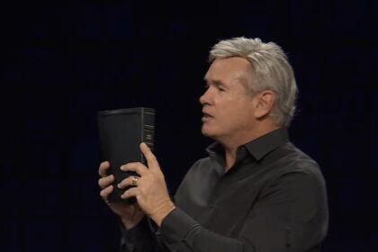Pastor americano vê alta global do antissemitismo como sinal das “últimas horas”, previsto na Bíblia 8 ocrente 1764657295