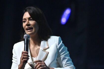 Michelle Bolsonaro se desculpa com filhos, mas reforça oposição a acordo com Ciro Gomes 16 ocrente 1764674391